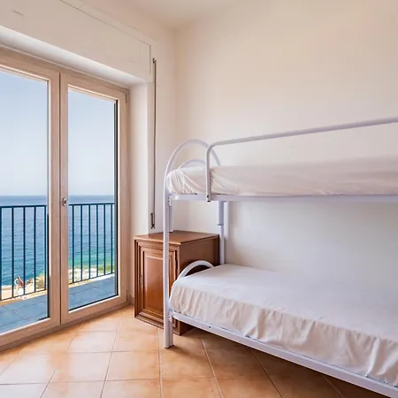 Seaview House *