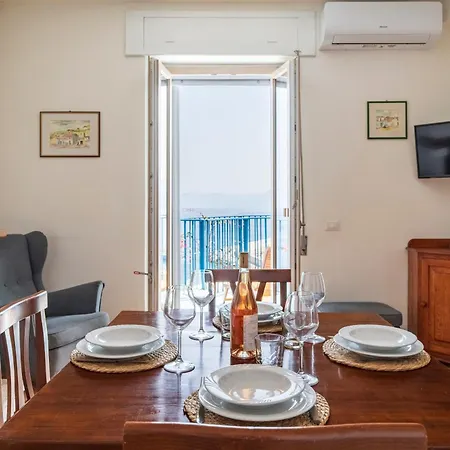 Seaview House Apartment