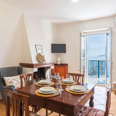 Seaview House Apartment